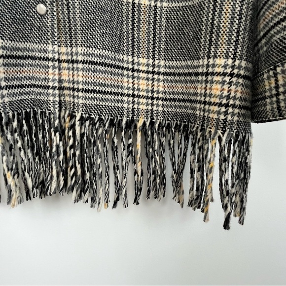 Only Checked Shacket with Pearl Snaps and Fringe. Heavyweight. Grey. Medium - Picture 5 of 9